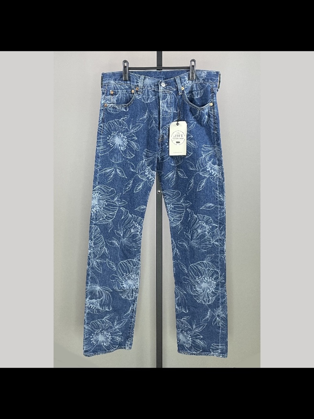 NEW Levis Jeans Mens 32 blue denim straight leg floral classic casual tailor